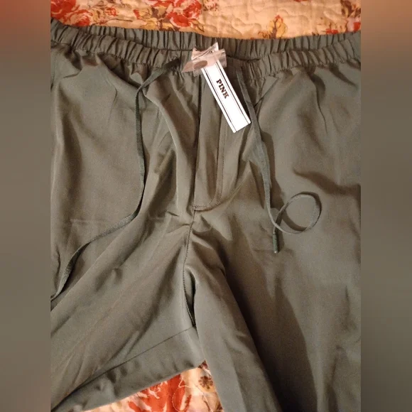 NWT Olive Green High Rise Cargo Pants for Women - Relaxed Fit - Picture 5 of 16